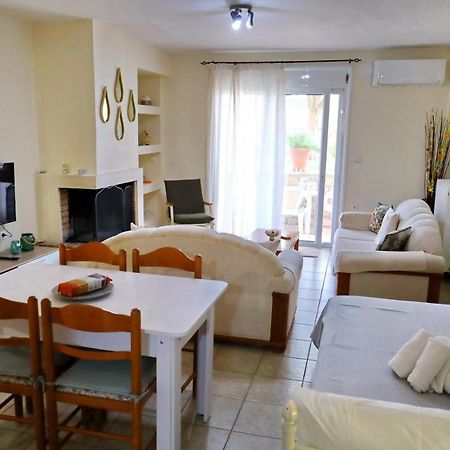 Fou'S Apartment Nafpaktos Ngoại thất bức ảnh